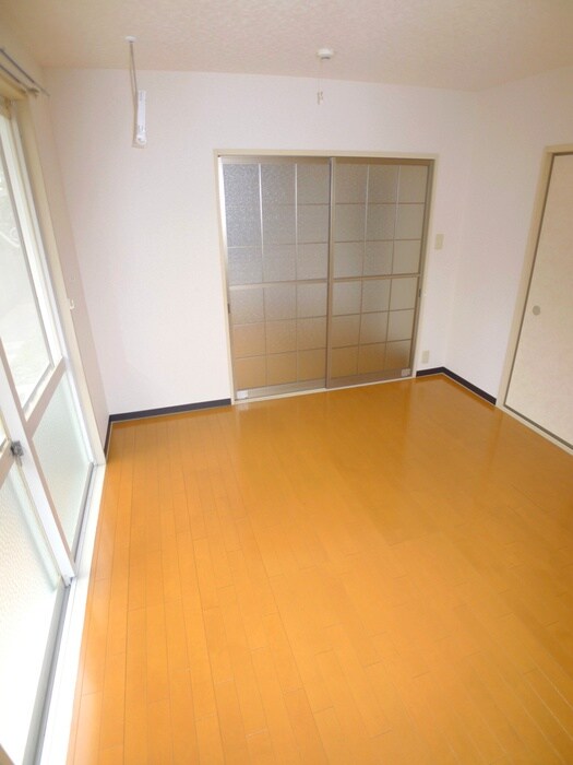 物件内観写真4　(居室)