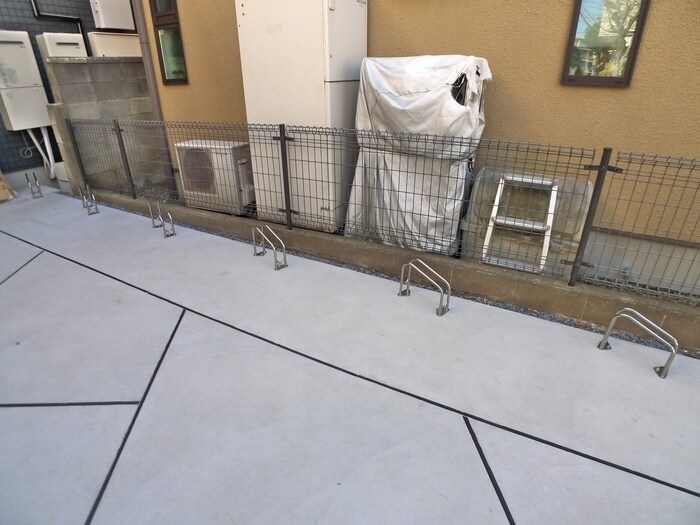 物件外観写真5　(駐輪場)