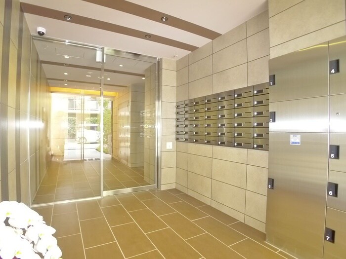 物件外観写真4　(エントランス部分)