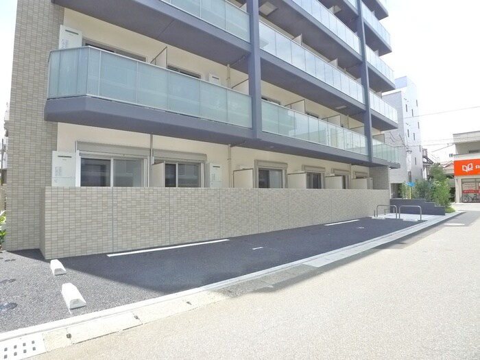 物件外観写真5　(駐車場)