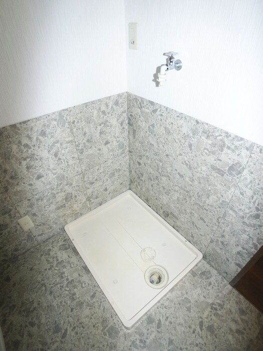 物件内観写真14　(洗濯機置場)