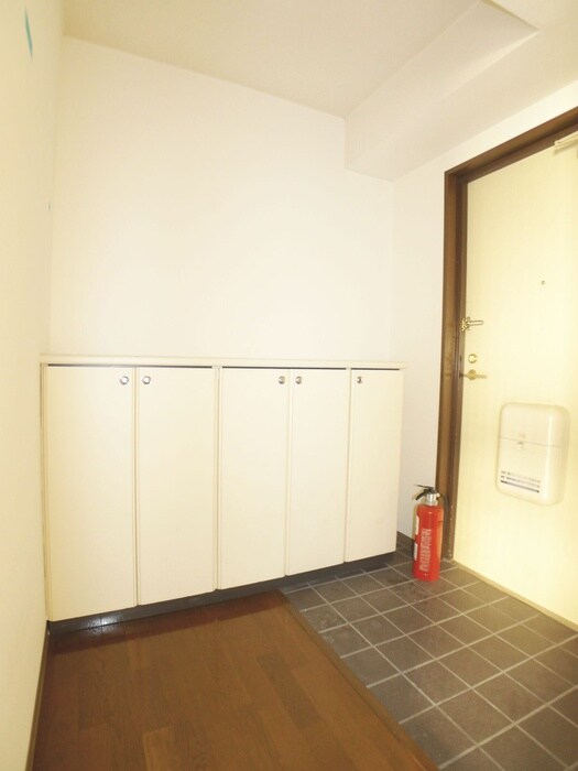 物件内観写真15　(玄関)