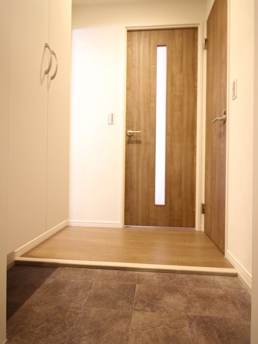 物件内観写真13　(玄関)