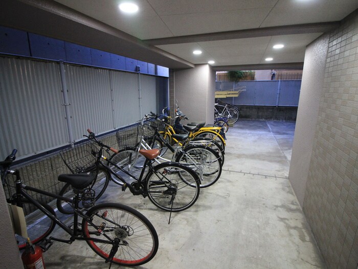 物件外観写真6　(駐輪場)