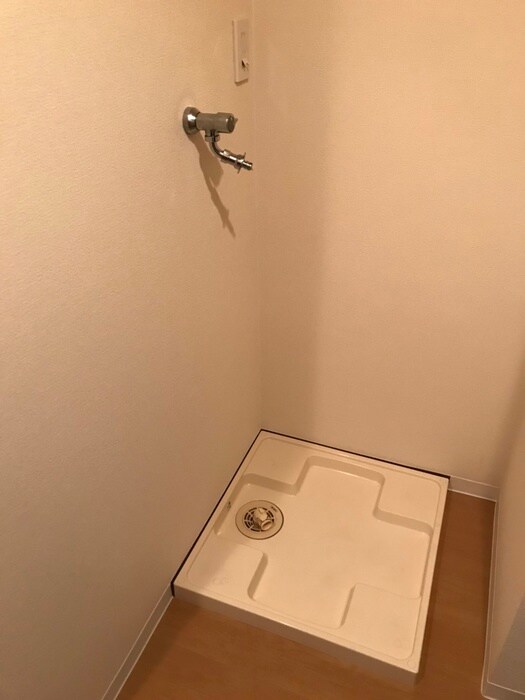 物件内観写真15　(洗濯機置場)