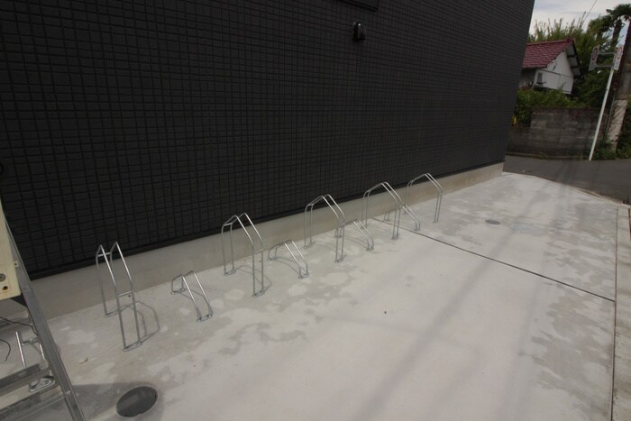 物件外観写真2　(駐輪場)