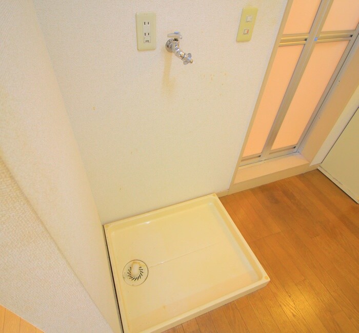 物件内観写真13　(洗濯機置場)