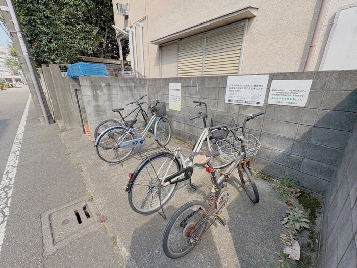 物件外観写真5　(駐輪場)