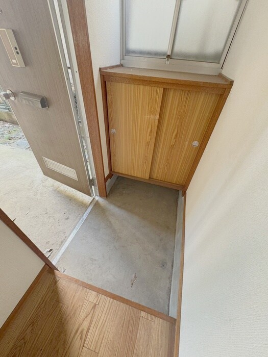 物件内観写真13　(玄関)