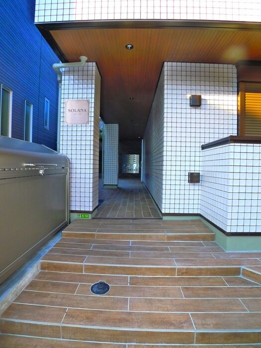 物件外観写真3　(エントランス部分)