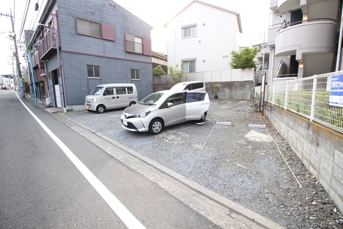 物件外観写真5　(駐車場)