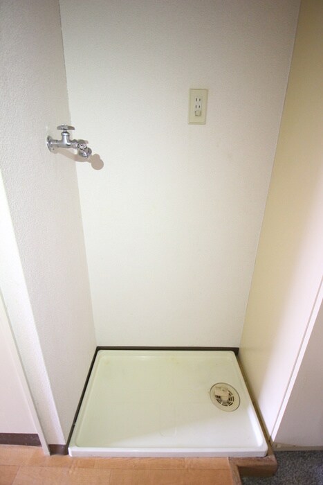 物件内観写真12　(洗濯機置場)