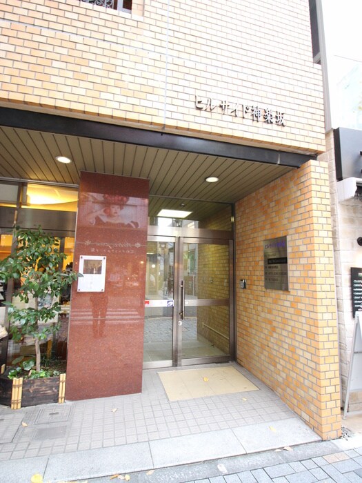 物件外観写真6　(エントランス部分)