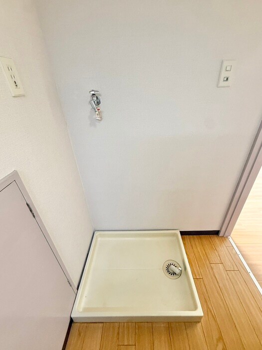 物件内観写真10　(洗濯機置場)