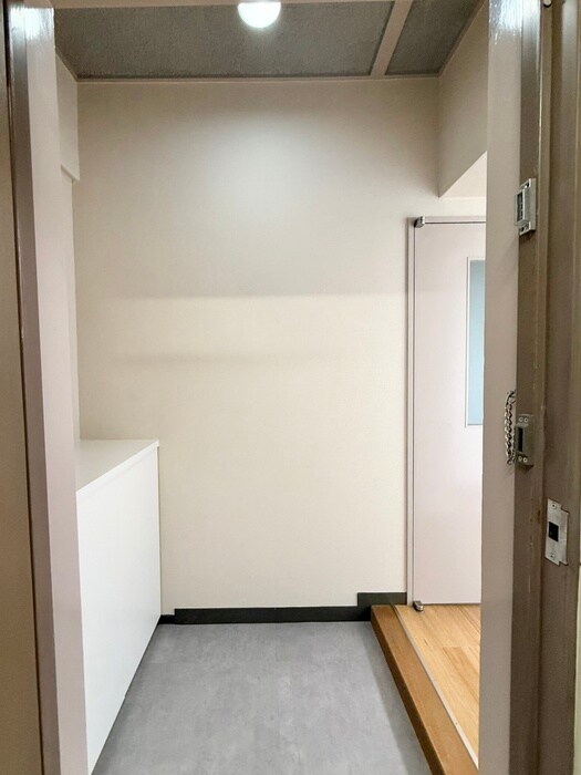 物件内観写真13　(玄関)