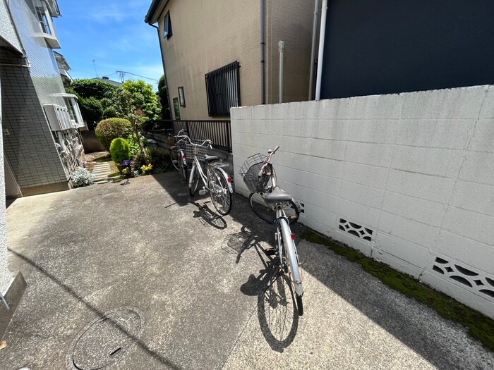 物件外観写真3　(駐輪場)