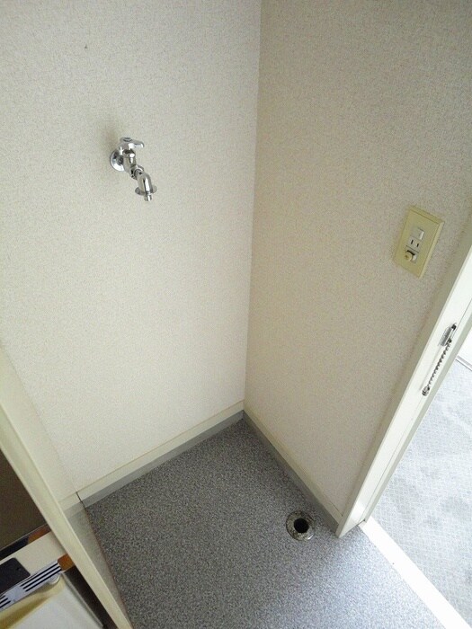 物件内観写真16　(洗濯機置場)