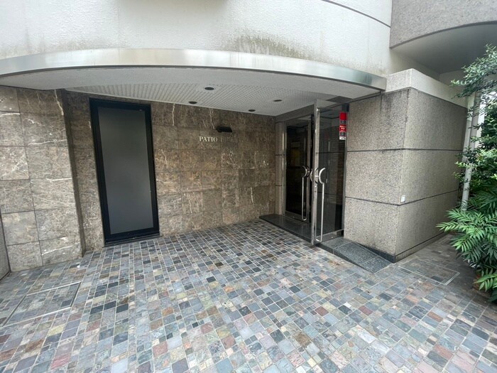 物件外観写真4　(エントランス部分)