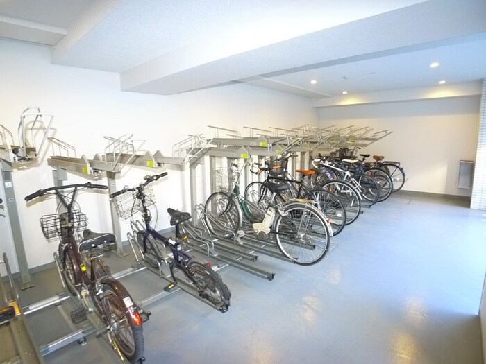 物件外観写真4　(駐輪場)