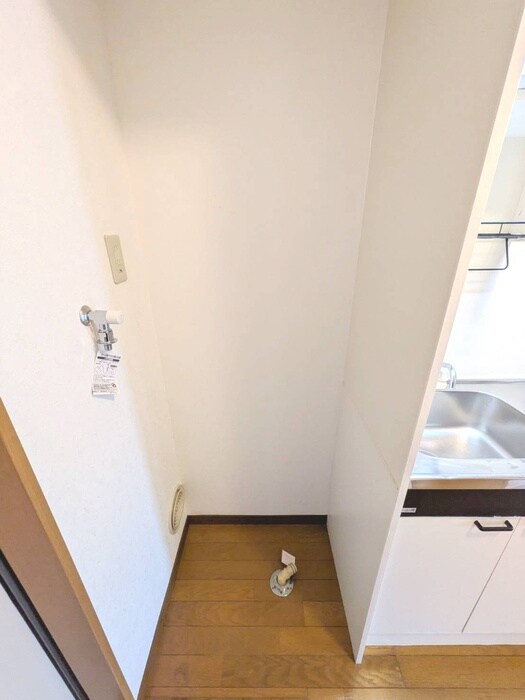 物件内観写真16　(洗濯機置場)