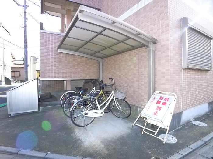 物件外観写真5　(駐輪場)
