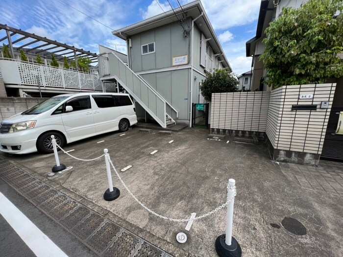 物件外観写真6　(駐車場)