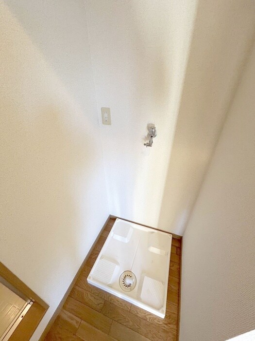 物件内観写真14　(洗濯機置場)