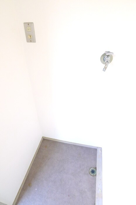 物件内観写真12　(洗濯機置場)