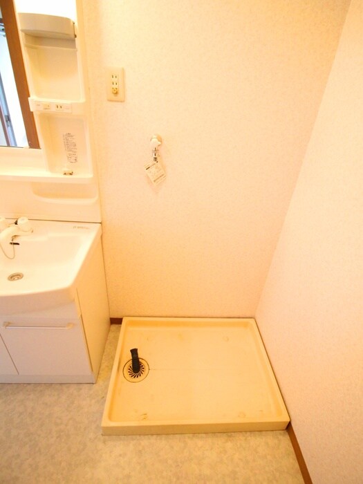 物件内観写真12　(洗濯機置場)