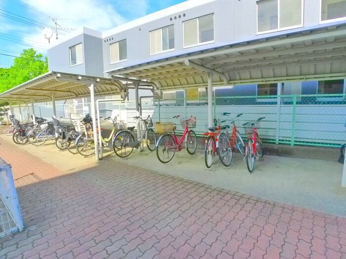 物件外観写真5　(駐輪場)
