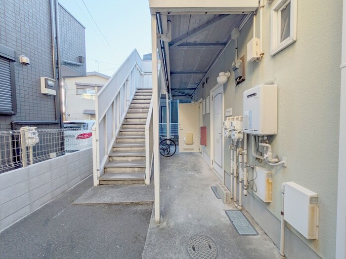 物件外観写真4　(エントランス部分)