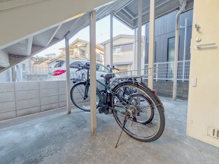物件外観写真5　(駐輪場)