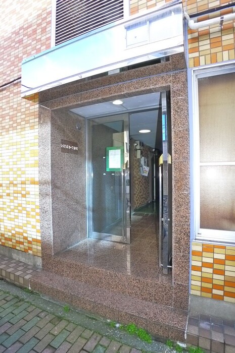 物件外観写真6　(エントランス部分)