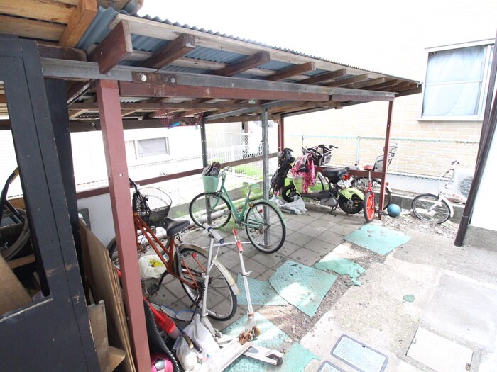 物件外観写真3　(駐輪場)