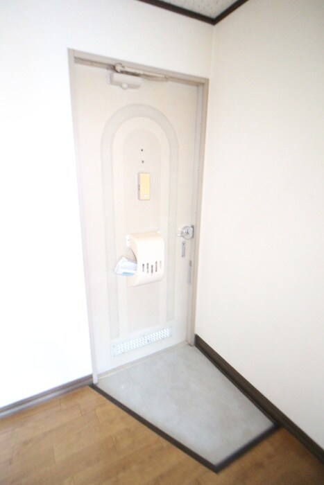 物件内観写真7　(玄関)