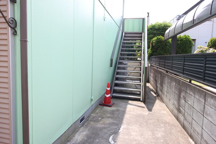 物件外観写真3　(駐輪場)