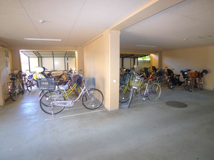 物件外観写真5　(駐輪場)