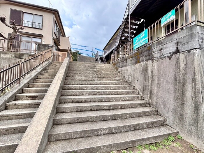 物件外観写真4　(エントランス部分)