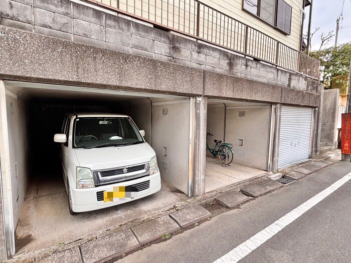 物件外観写真6　(駐車場)
