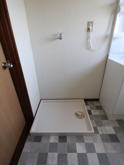 物件内観写真12　(洗濯機置場)