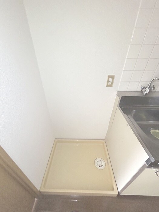 物件内観写真16　(洗濯機置場)