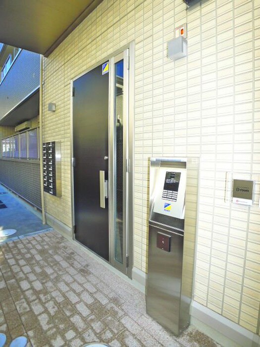 物件外観写真2　(エントランス部分)