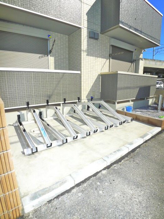 物件外観写真3　(駐輪場)