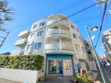 カ－ルロン外観写真