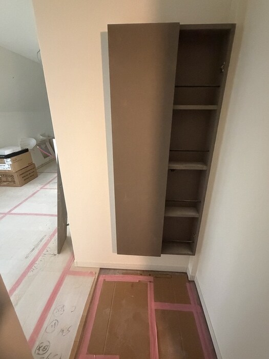 物件内観写真5　(玄関)