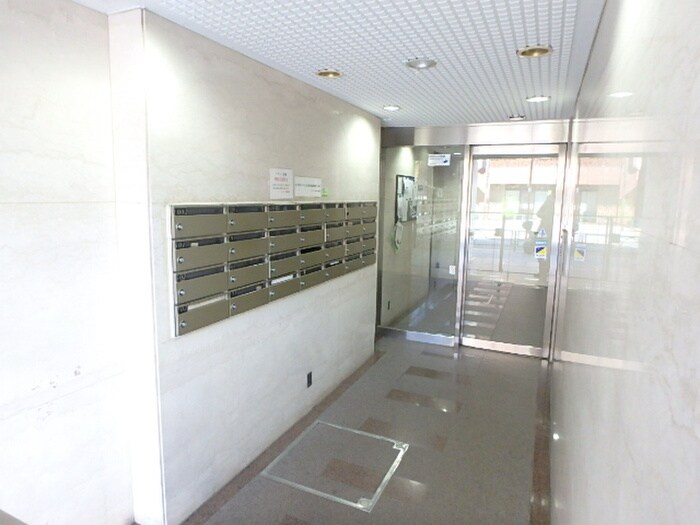 物件外観写真5　(エントランス部分)