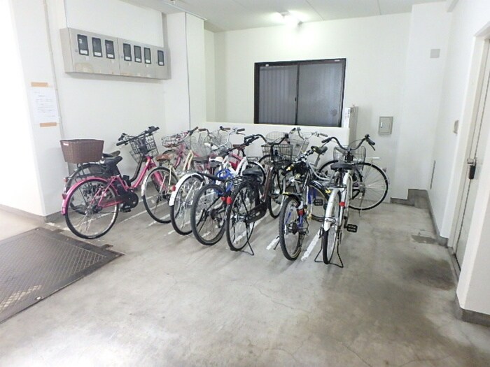 物件外観写真6　(駐輪場)