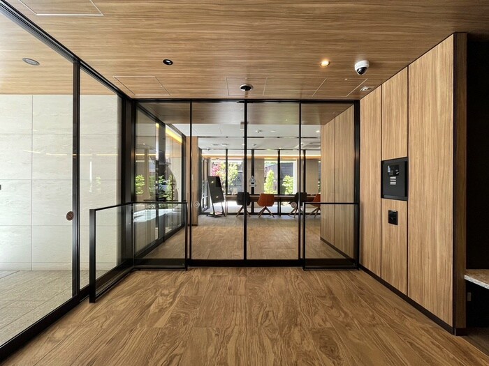 物件外観写真2　(エントランス部分)