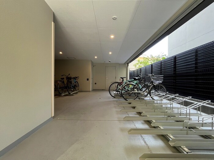 物件外観写真5　(駐輪場)
