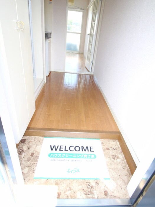 物件内観写真12　(玄関)